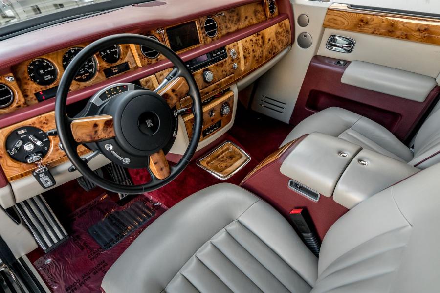 Интерьер Rolls-Royce Phantom EWB 2007 года  (NA) (фото 39 из 105)